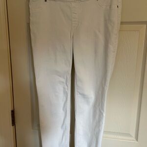 Chico's Classic Cream Ankle Jeans